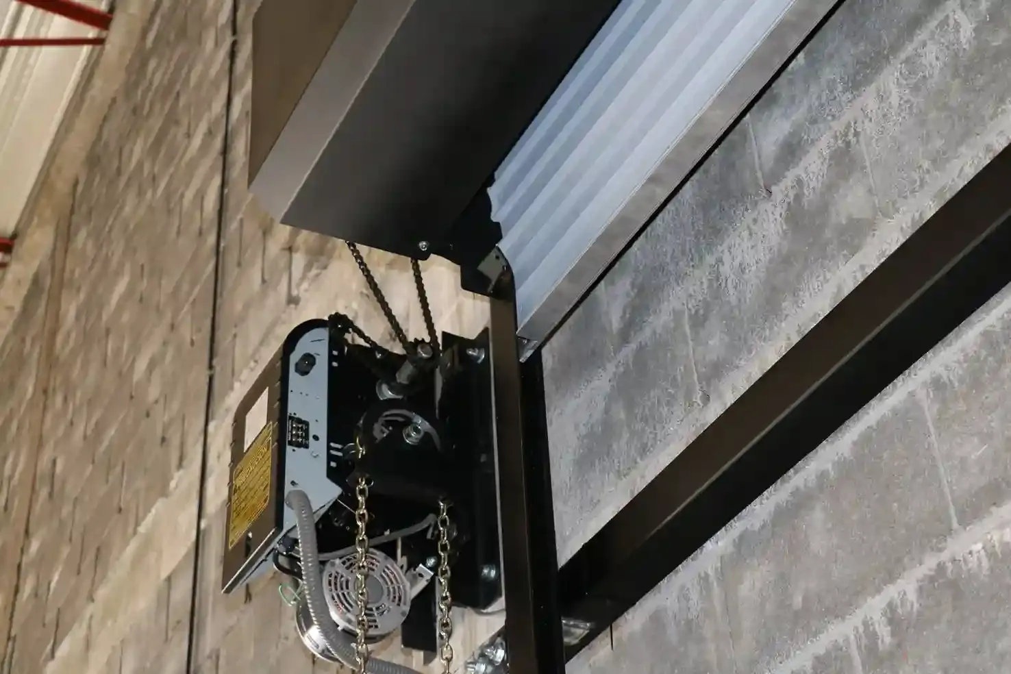 Detalle de cadena cortina metálica Techseal