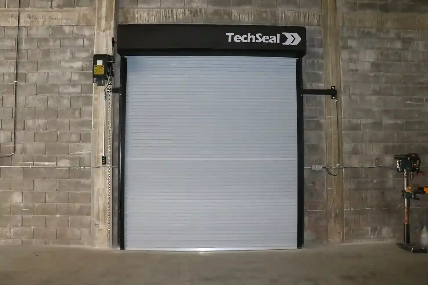 Instalación lateral de cortina Techseal Alpha