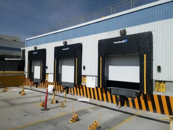 Sellos industriales para andenes de carga fabricados por Techseal en Monterrey, México